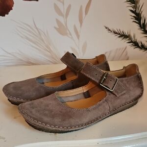 Clarks Originals| Tan Faraway Fell Mary Janes| Sz. W7.5| Crunchy, Scandi, Euro